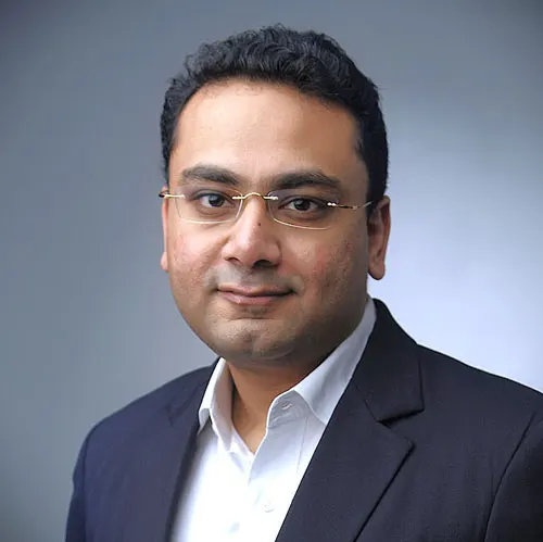 Dr Varun Malhotra, Mumbai's best Dental Implant Surgeon.
